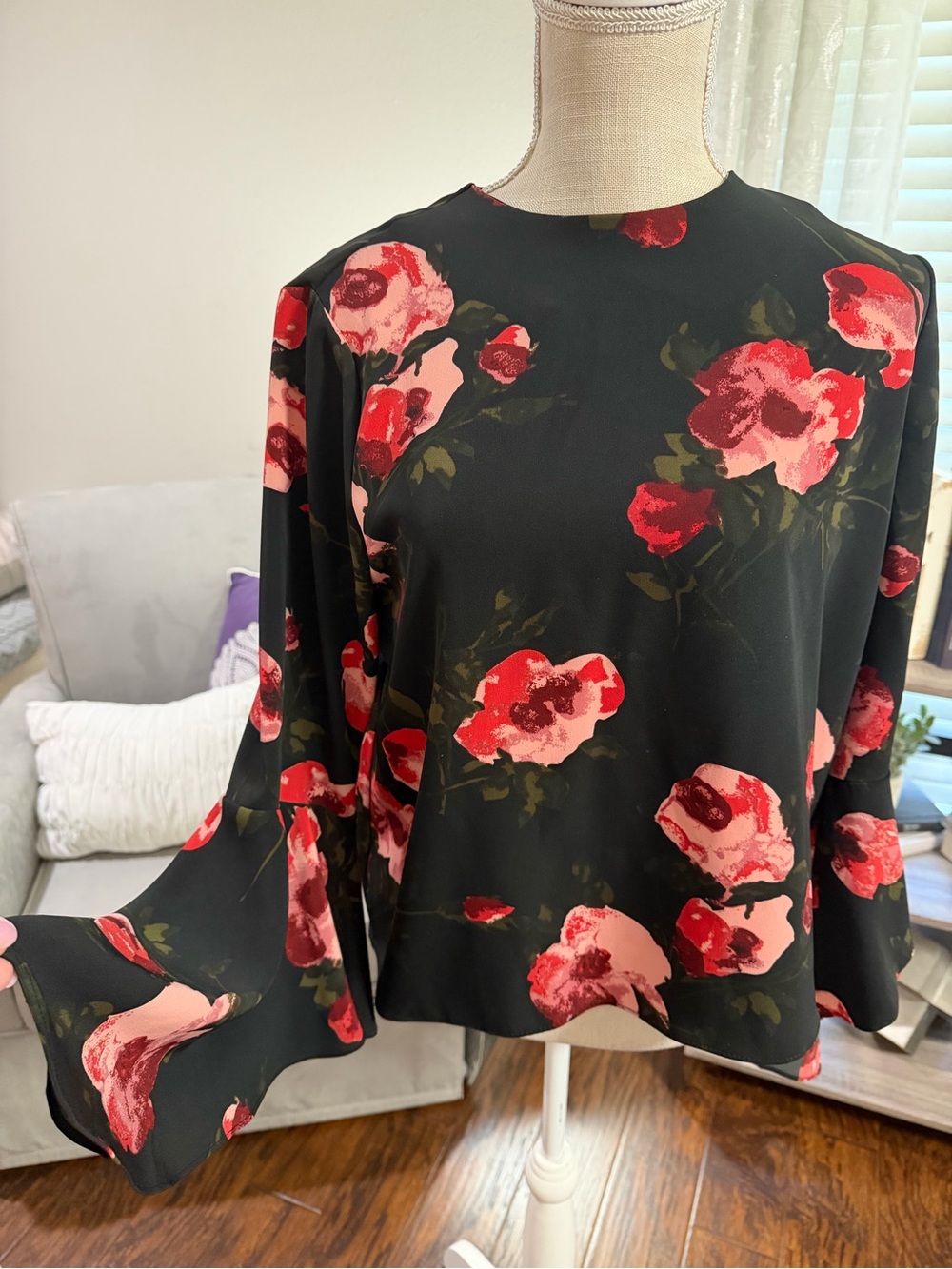 Carmen Marc Valvo Black Blouse with Red & Pink Floral Print - Picture 6 of 8